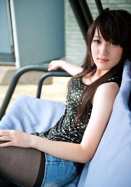 国庆黑丝美眉惹人眼完整页_乐游网